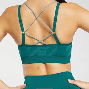 Gymshark APEX LIMIT SEAMLESS RUCHED SPORTS BRA
Light Support